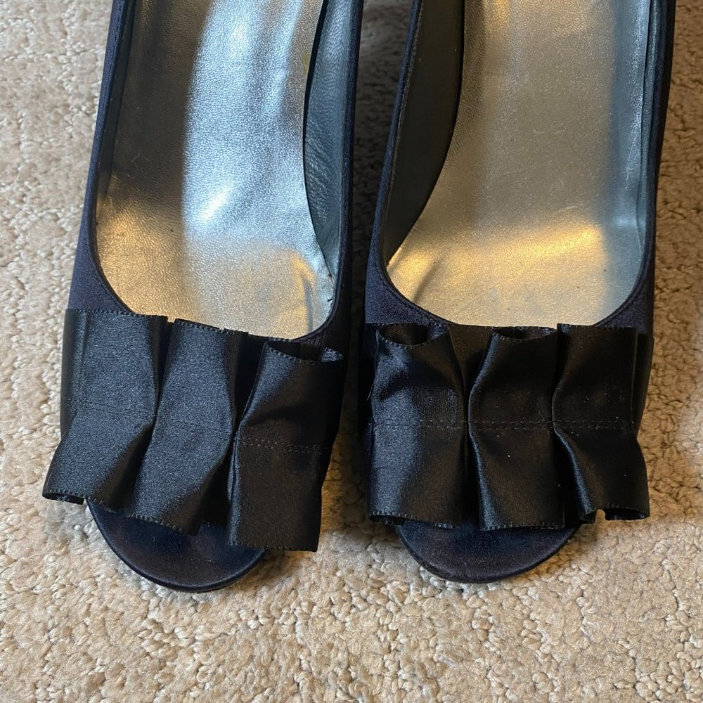 Stuart Weitzman satin pump - Picture 4 of 6